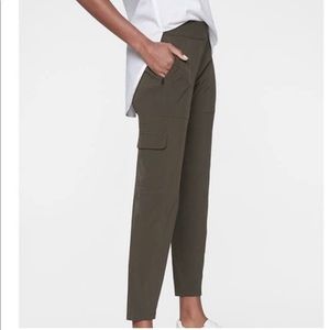 Athleta Chelsea Cargo Pants in Arbor Olive Green Size 4